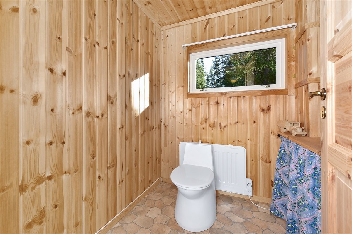WC-rom med biotoalett. Galleribilde
