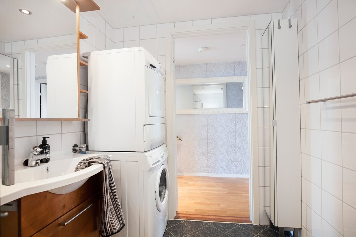 Bad - opplegg for vaskemaskin og tørketrommel Galleribilde