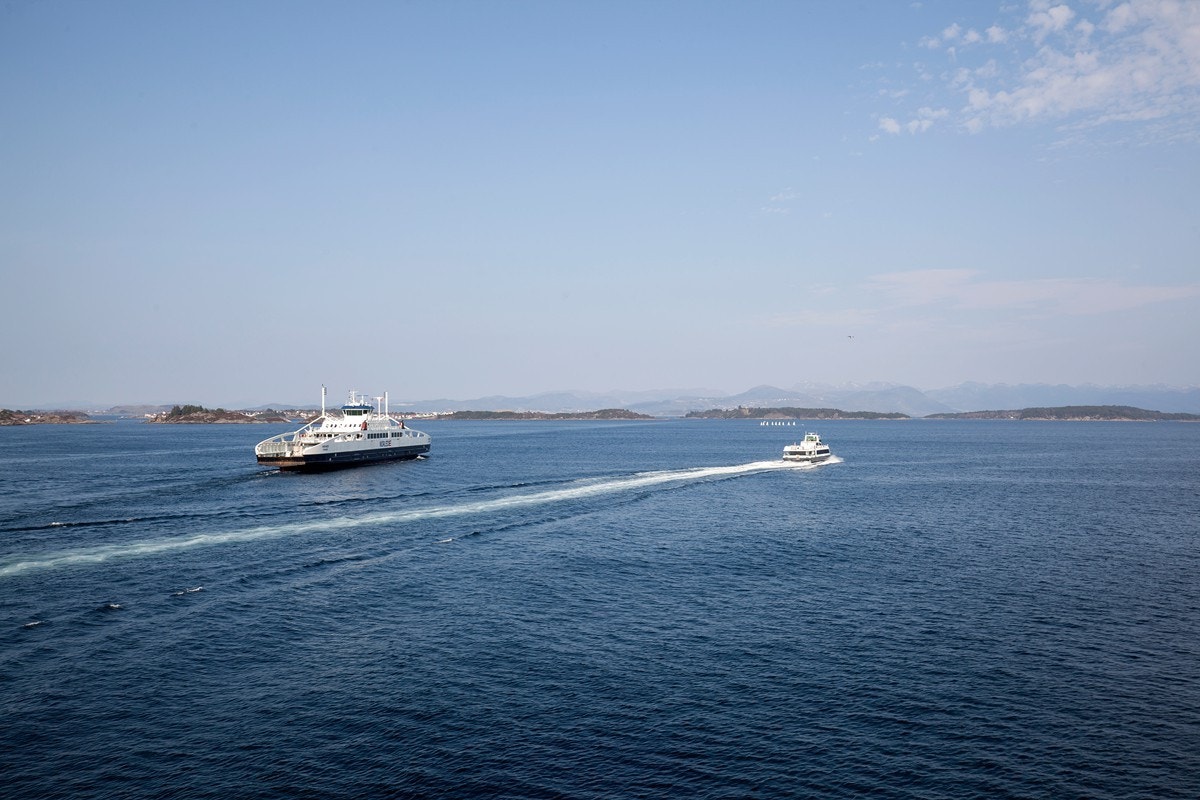 Spennende sjøtrafikk som man kan hvile øynene på Galleribilde