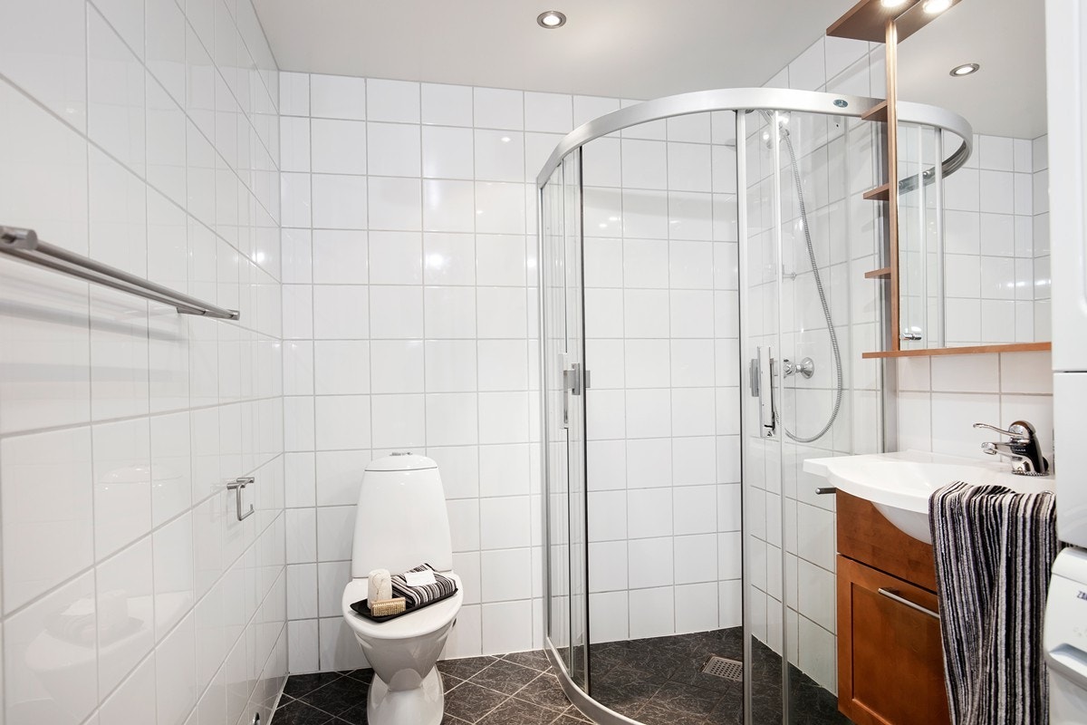 Helfliset bad med varmekabler i gulv Galleribilde