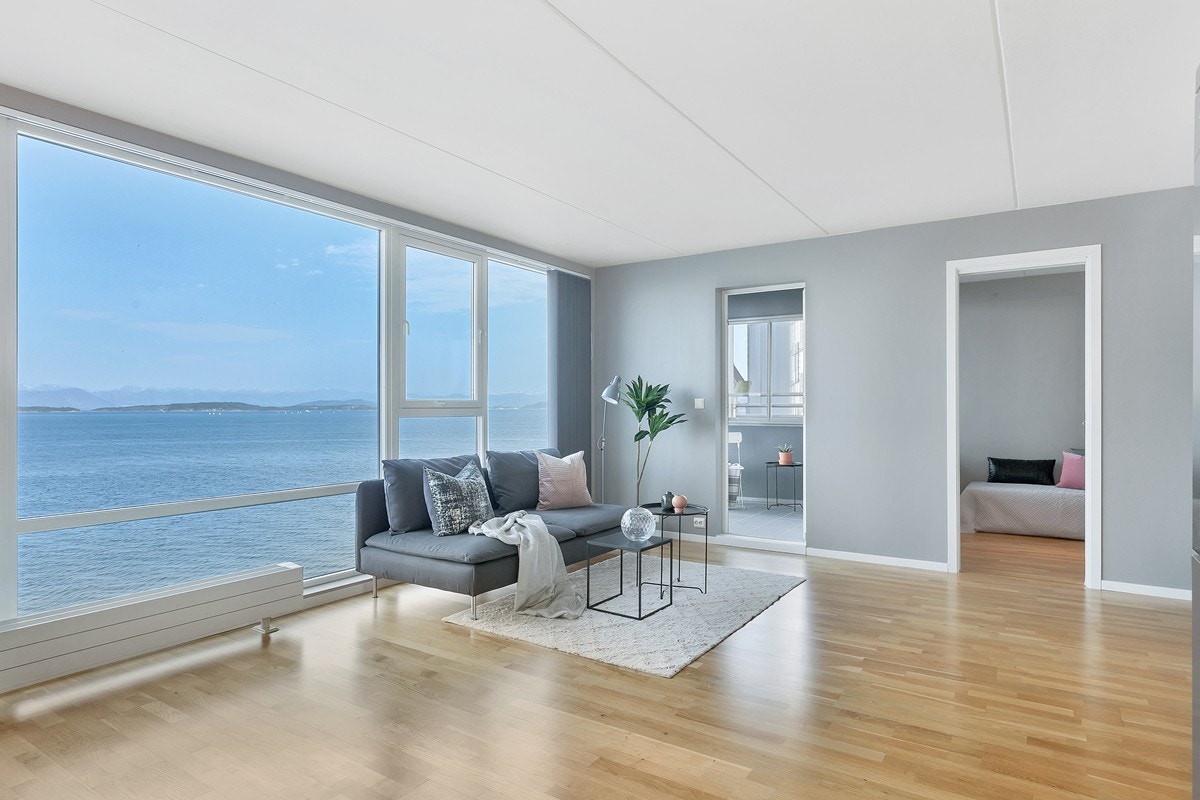 Leiligheten har en unik sjøutsikt som man aldri kan gå lei av Galleribilde