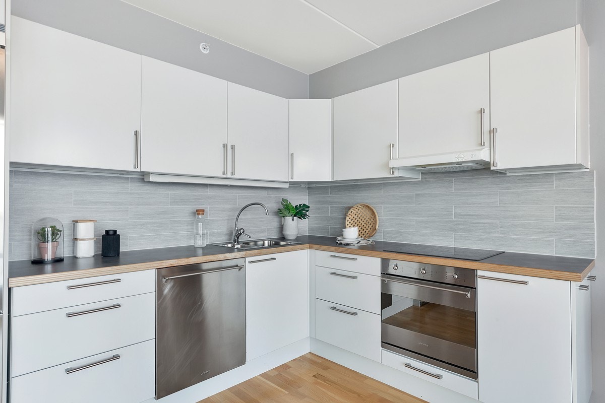 Kjøkkenet har en god og praktisk innredning Galleribilde