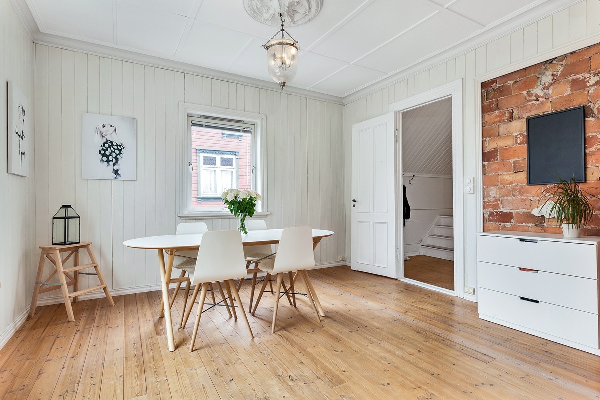 Stor og god stue med god plass til spisebord Galleribilde