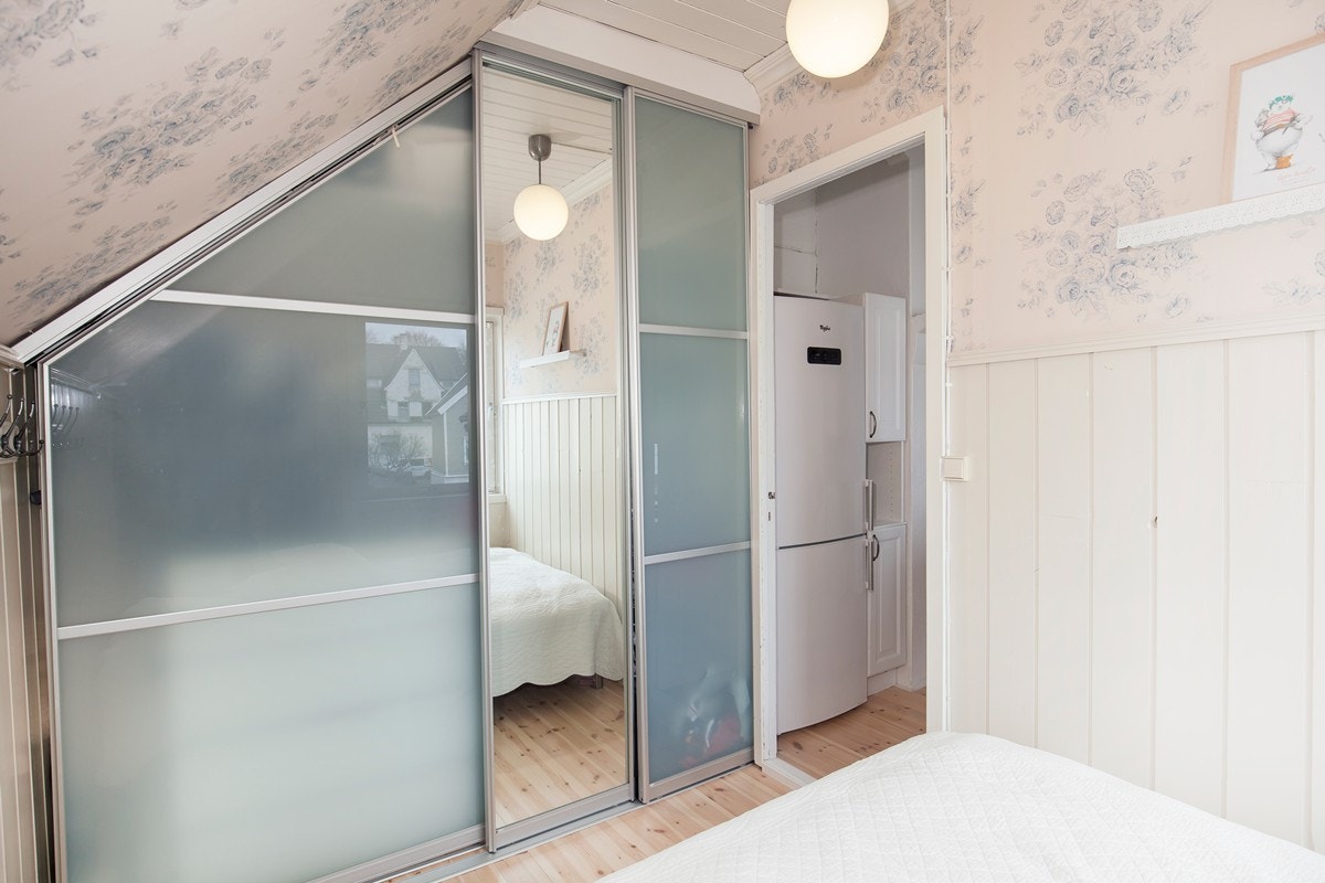 God skapplass på soverom Galleribilde