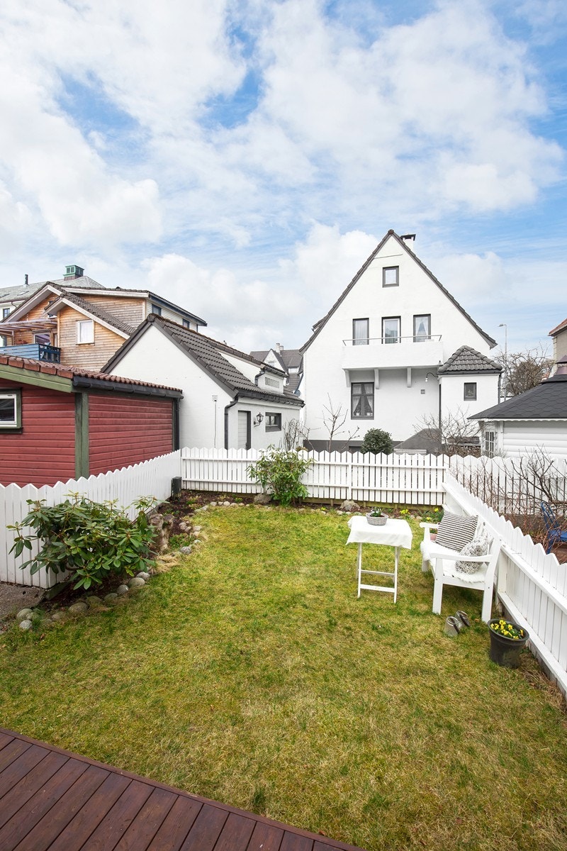 Den romslige hagen sikrer solforhol Galleribilde