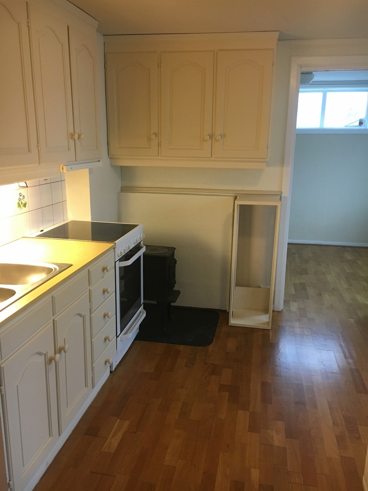 Kjøkken mot soverom Galleribilde