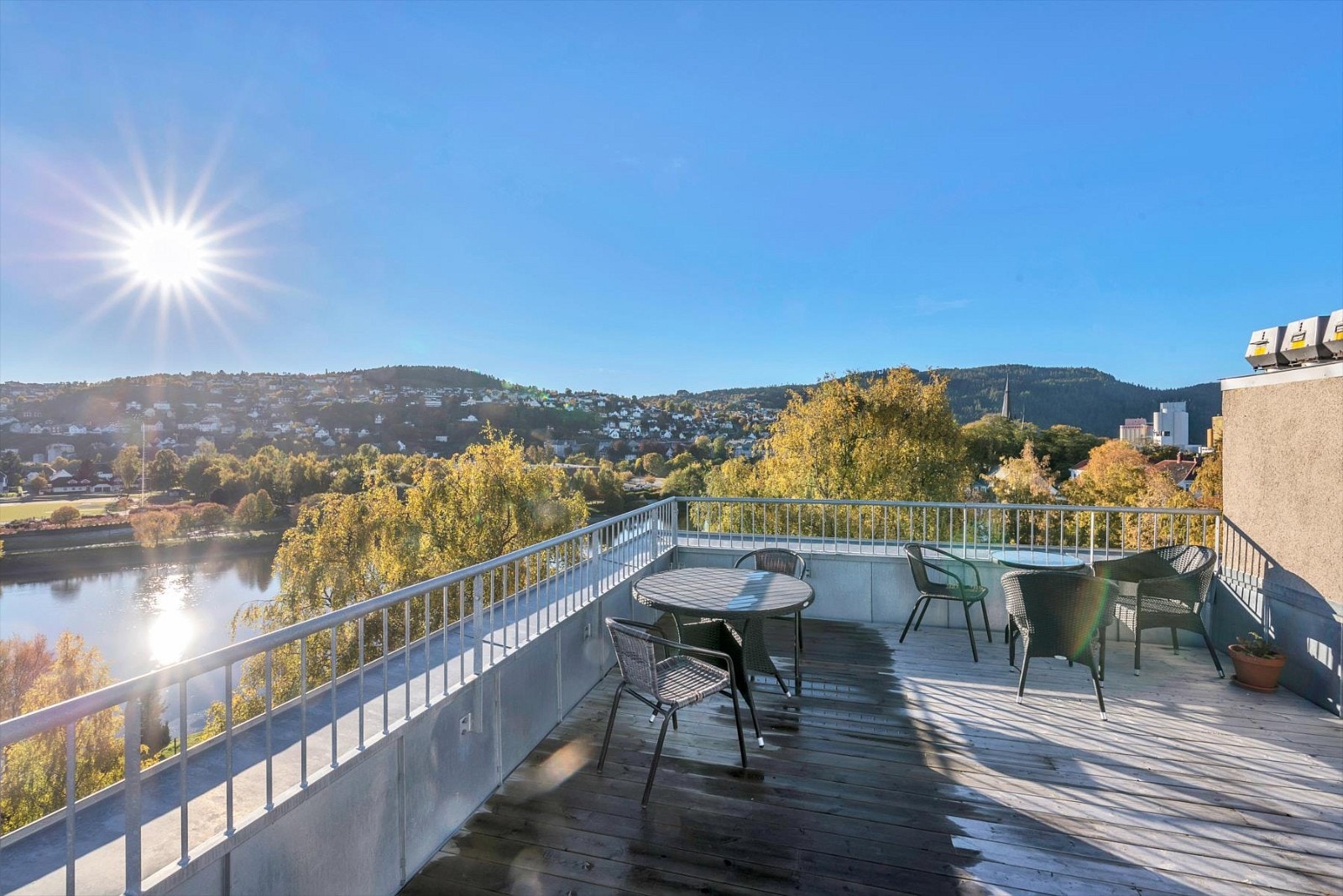 Sameiet har en herlig felles takterrasse med fantastiske sol og utsiktsforhold. Galleribilde