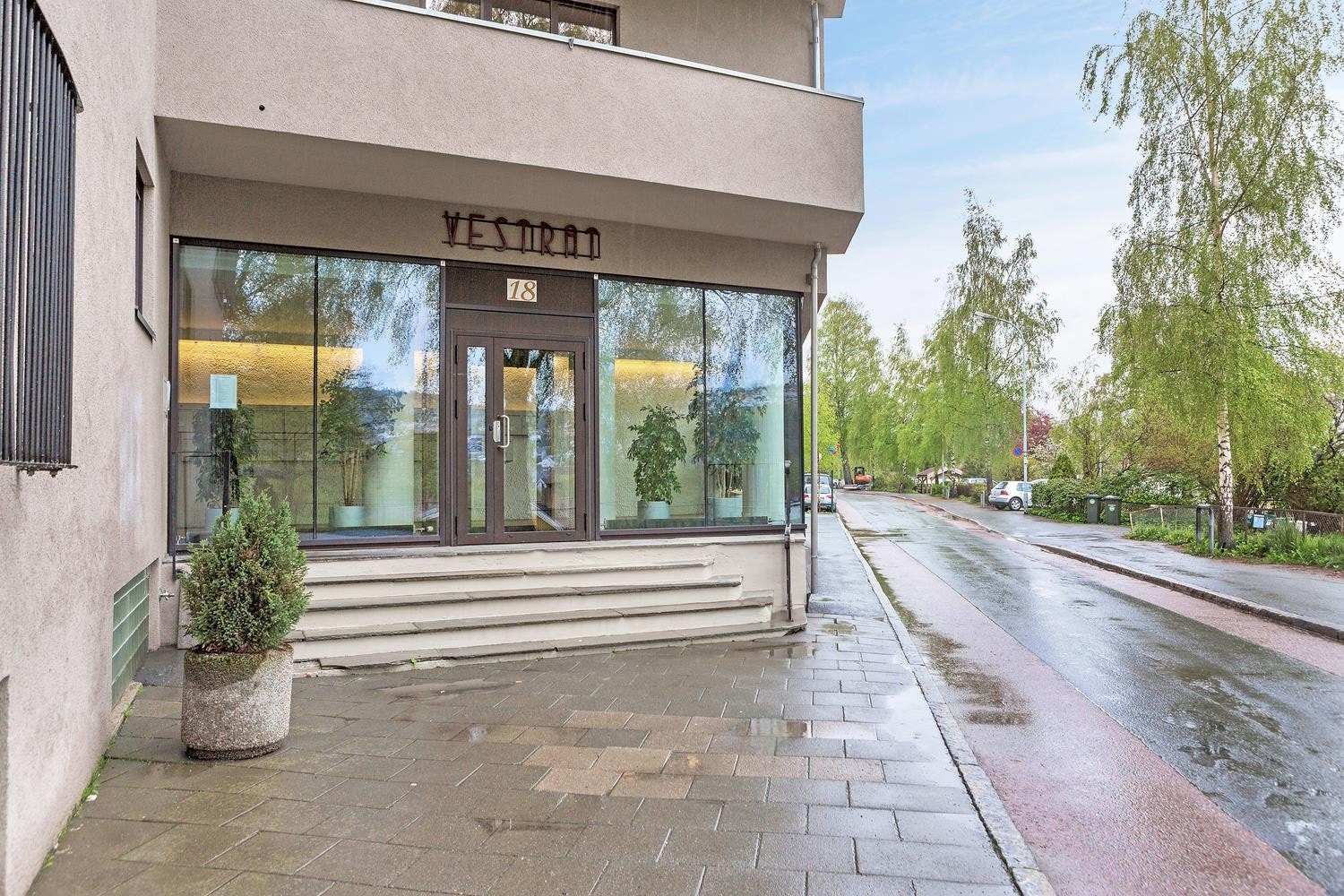 Inngang Elvegata 18. Galleribilde