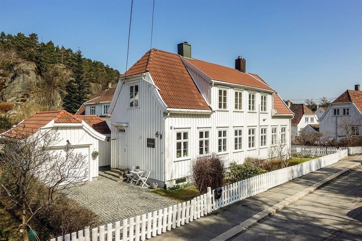 Løkkeveien 13 ligger på idylliske Enrum. Galleribilde