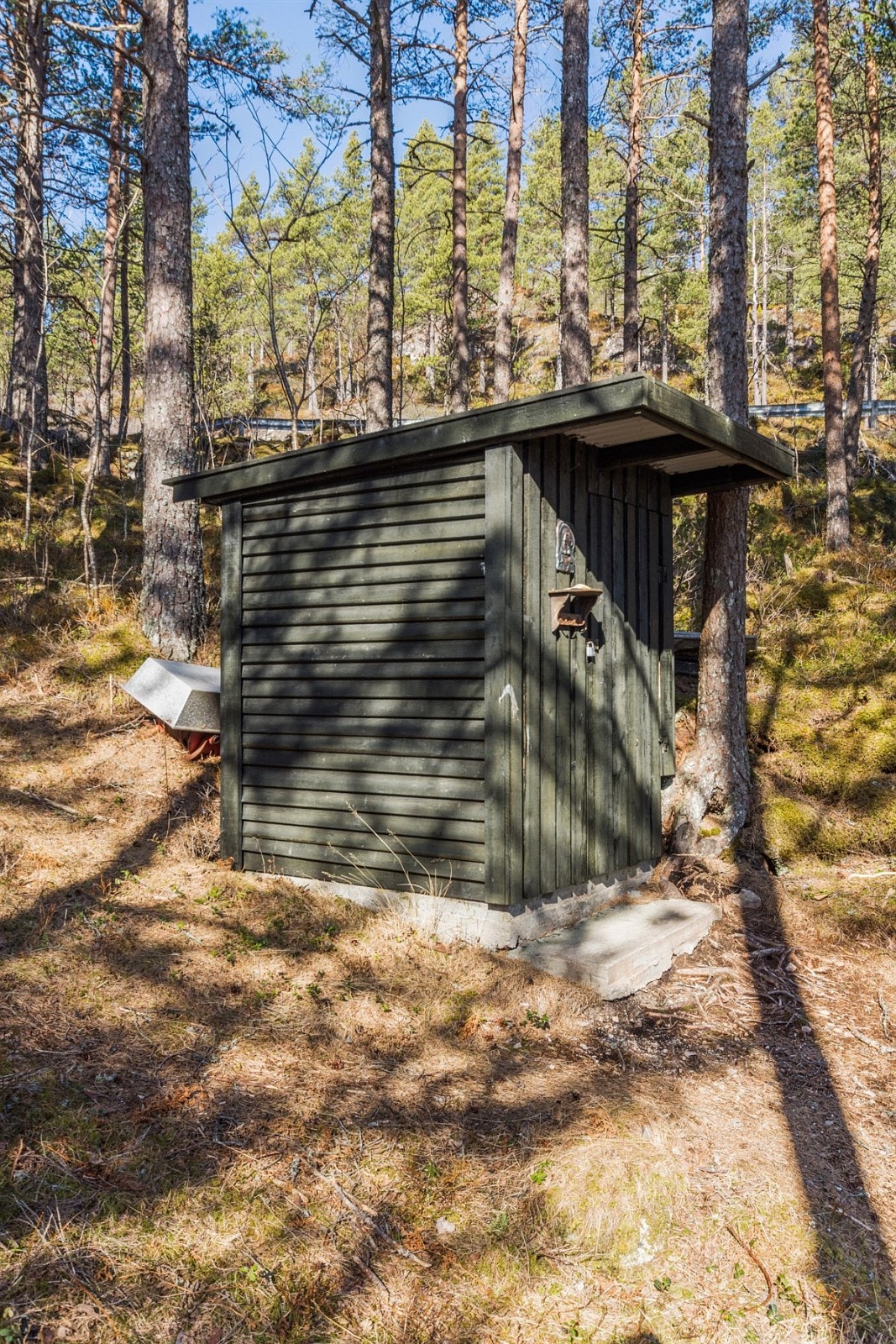Til hytta hører det med sjøbod og tinglyst sjørett for lagring av båt. Galleribilde