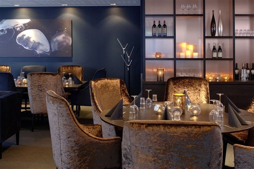 Lekkert innredet restaurant og nydelig mat! Galleribilde