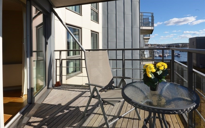 Balkongen 2505 som ligger leiligheten under og en frem fra den som er til salgs. Galleribilde