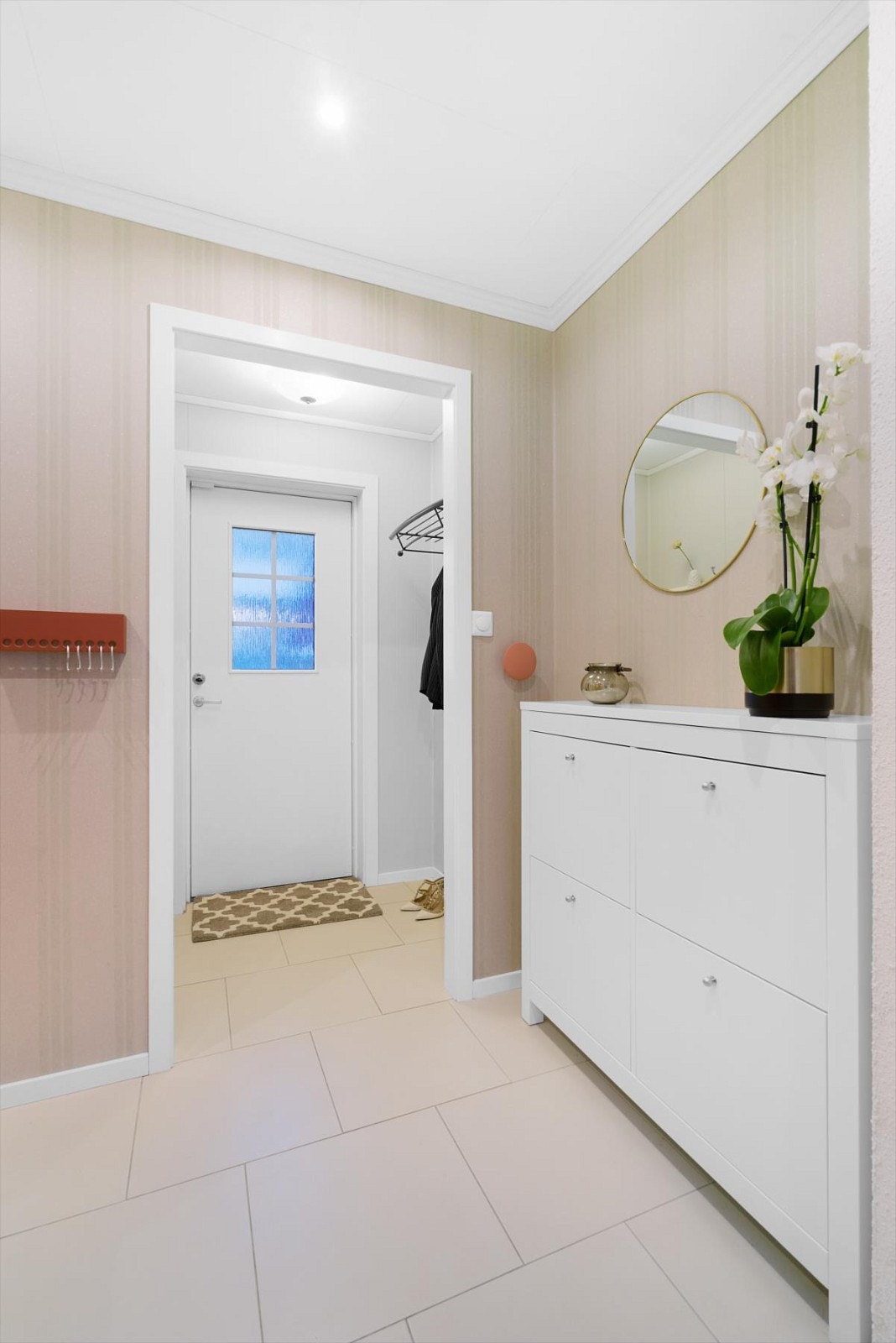 Entré - Flislagt gulv med varmekabler Galleribilde