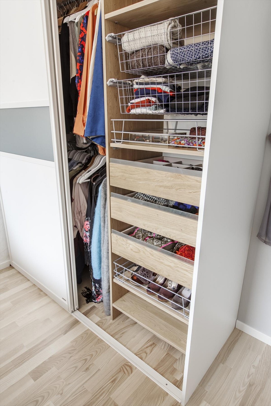 Praktisk innredning i garderobene Galleribilde