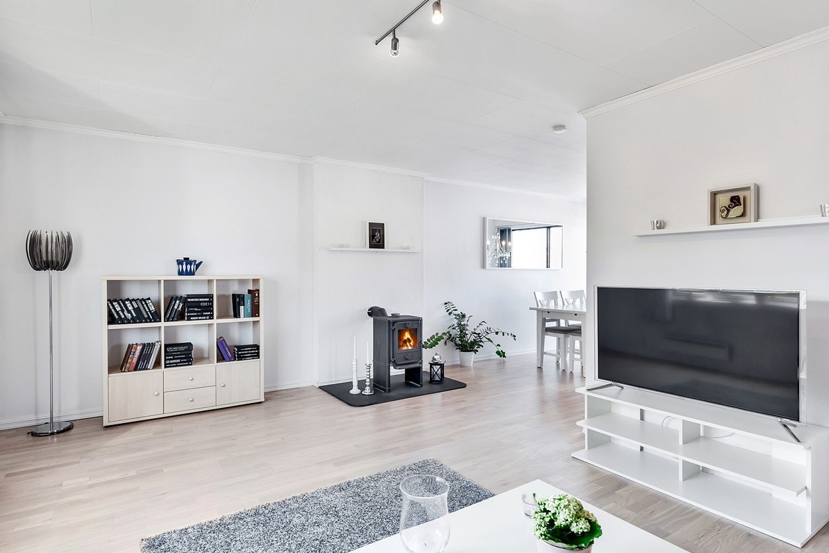 Flott parkett som går gjennom 1. og 2. etasje Galleribilde