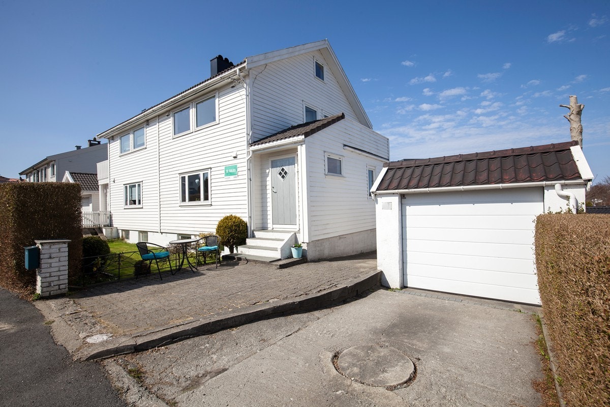 Fasade - parkering i gårdsrom og garasje Galleribilde