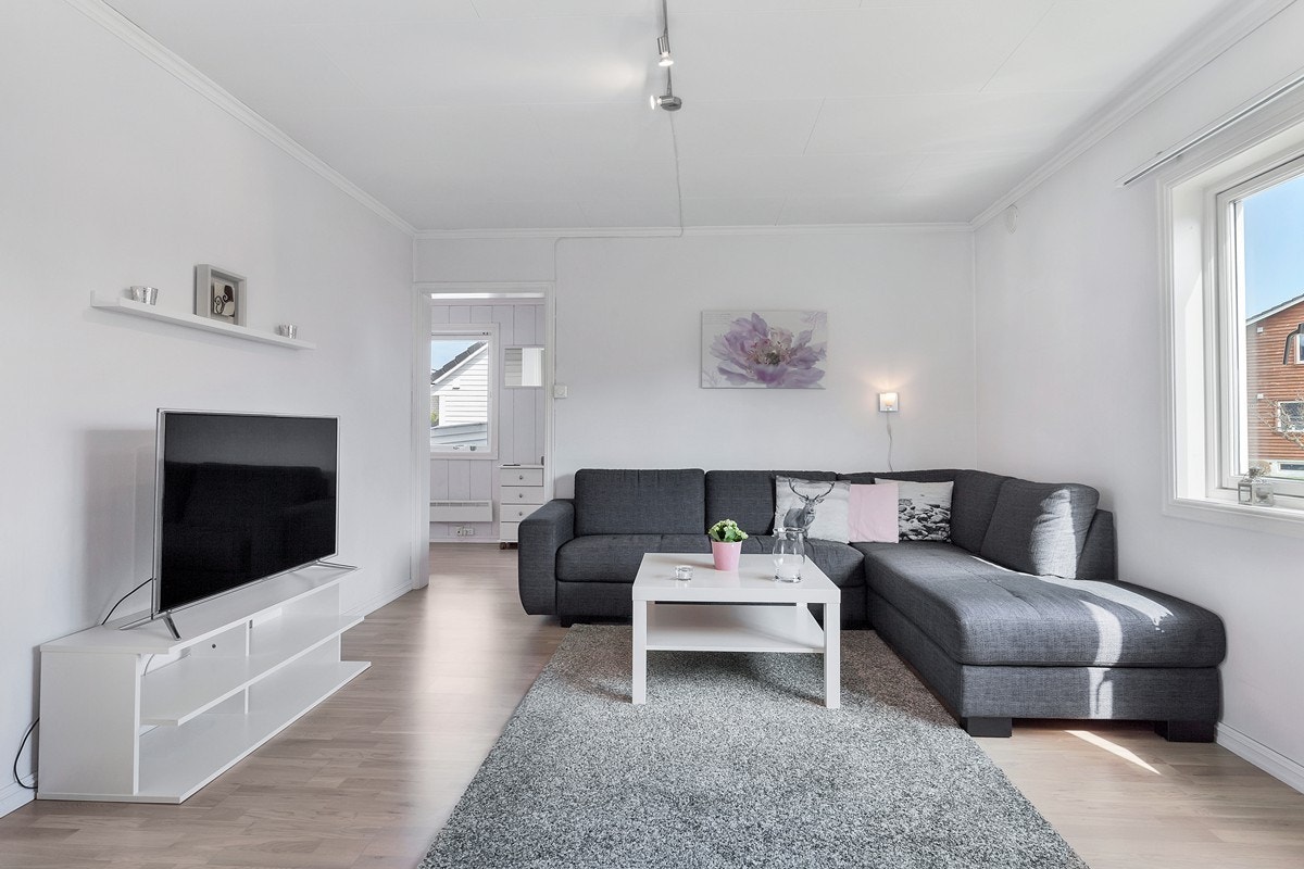 Fra stue er det delvis åpent til gang Galleribilde