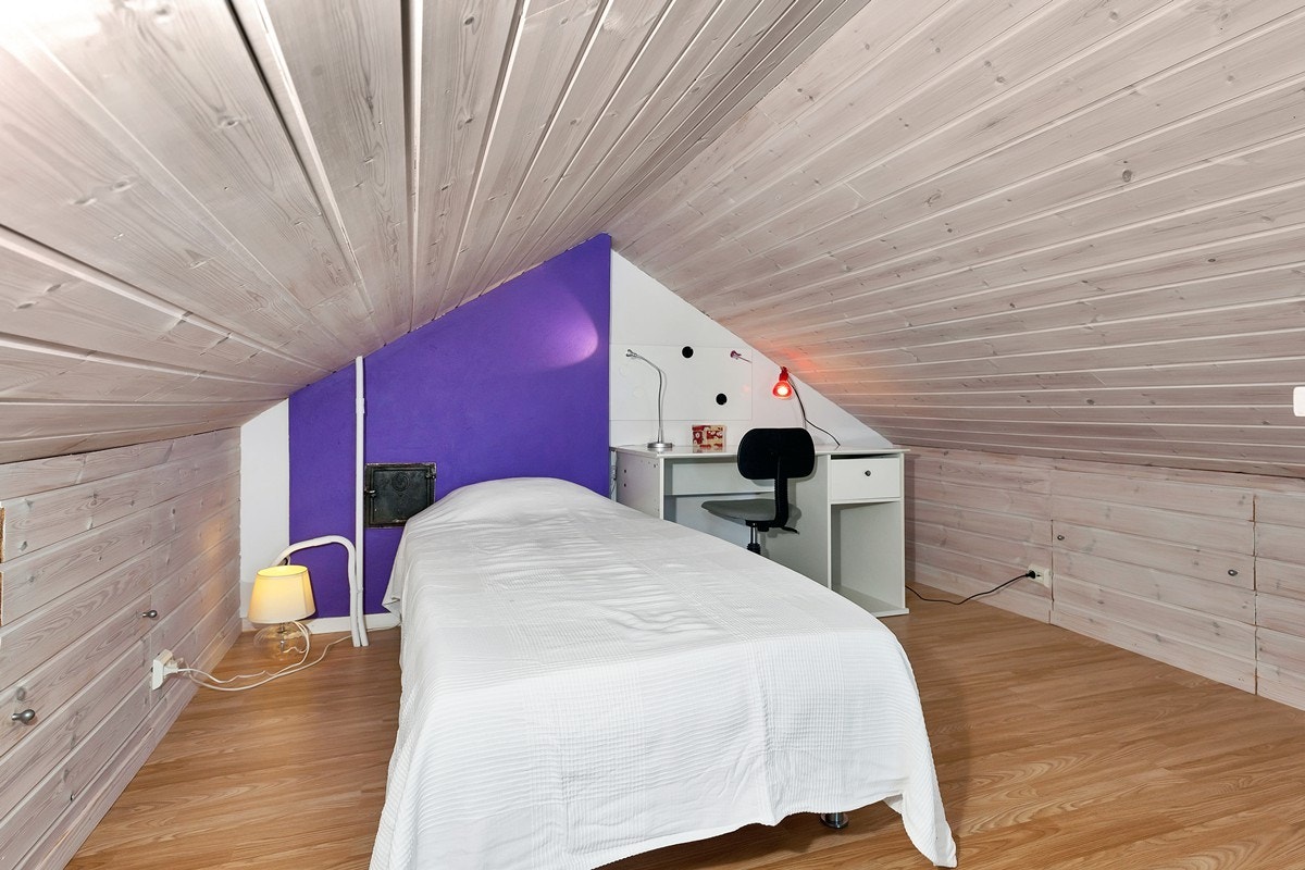 Innredet loft brukt som soverom. Loftet er ikke medtatt i areal Galleribilde