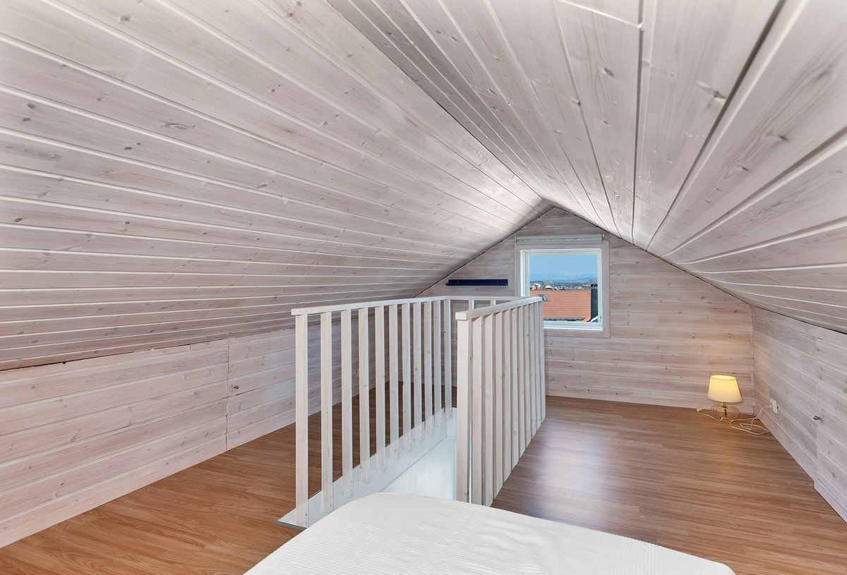Trapp opp til loft fra soverom 3 Galleribilde