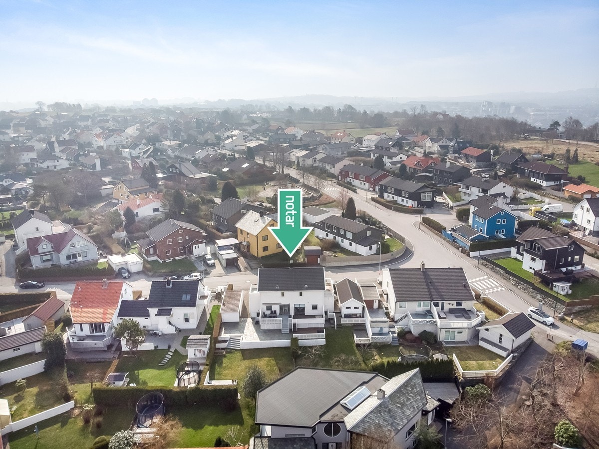 Boligen har en populær beliggenhet i et barnevennlig nabolag Galleribilde