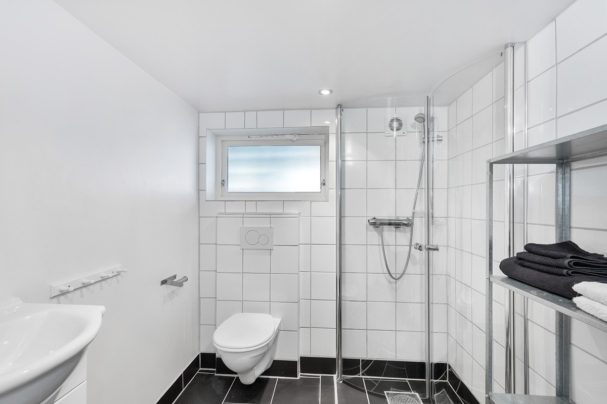 Kjeller - flislagt bad Galleribilde