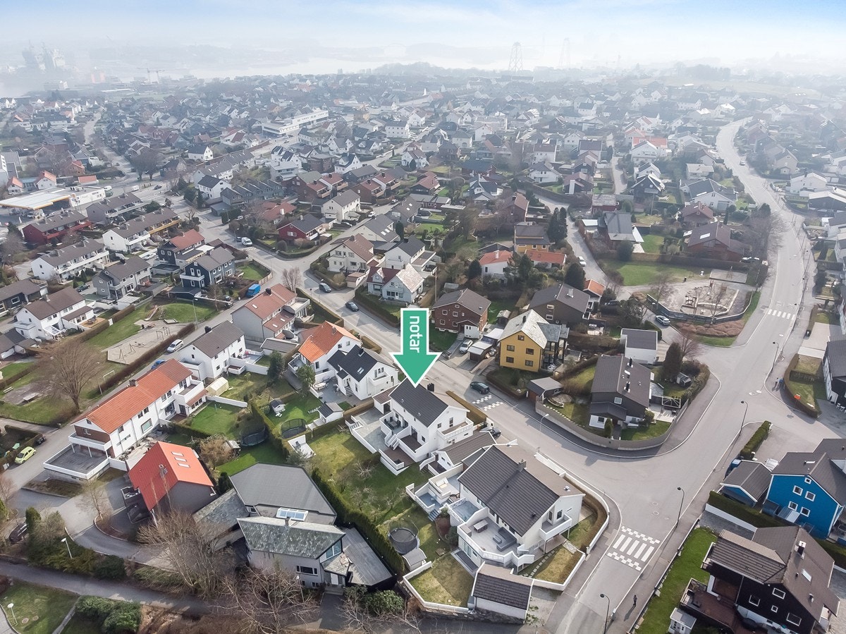 Oversiktsbilde - Boligen ligger i et vetablert og rolig boligområde på Byhaugen. Galleribilde