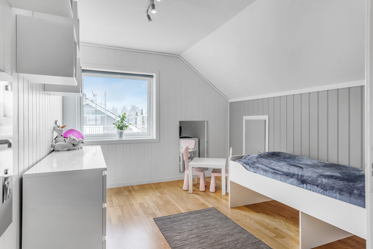 Alle soverommene er av god størrelse. Dette rommet er på 10,5 kvm. Galleribilde