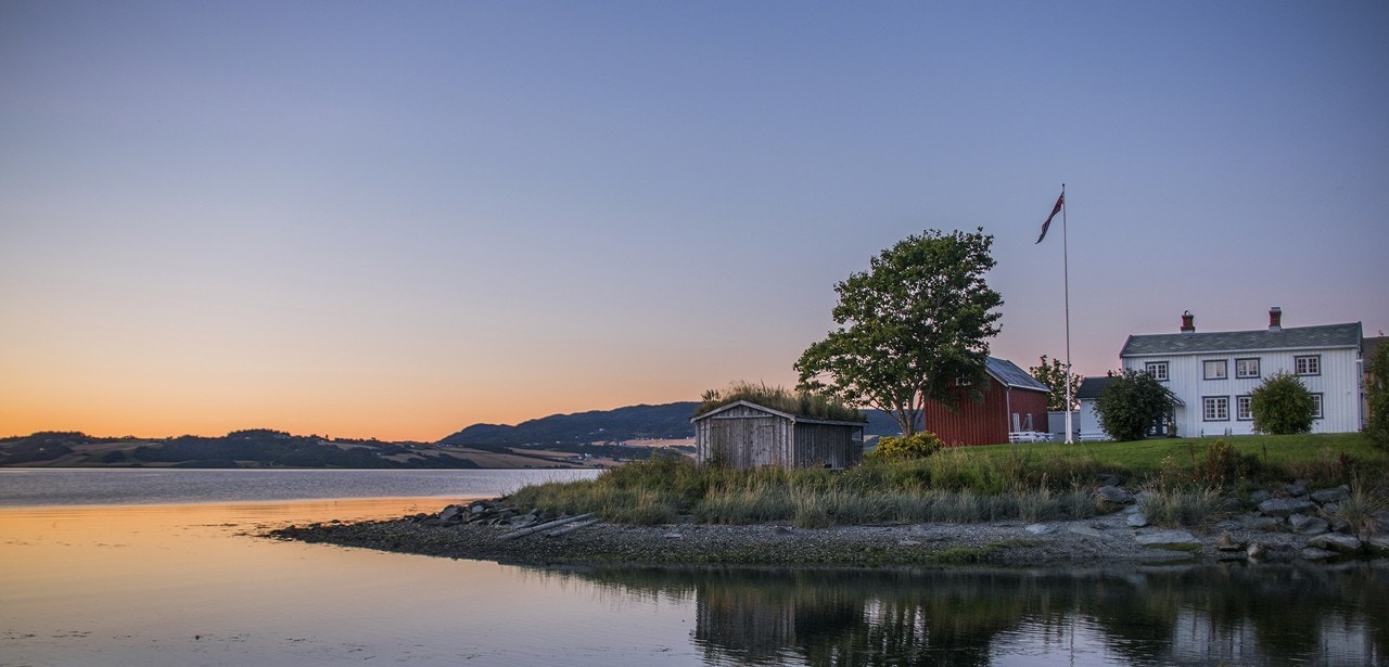 Stemningsbilde av Tangen. Gled deg til de nydelige sommerkveldene og den flotte solnedgangen Buvika har å by på. Galleribilde