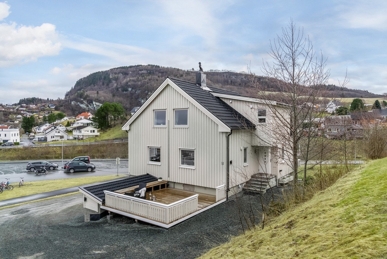 Store deler av kledningen er etterisolert og byttet tilbake i 2011. Galleribilde