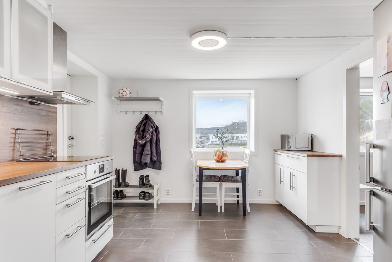 Boligen har en svært sentral beliggenhet. Dette gjør at hybelen blir et attraktivt utleieobjekt. Galleribilde