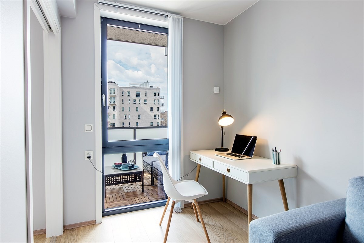 Takhøye vinduer i alle rom gir en lys og luftig atmosfære i hjemmet. Galleribilde