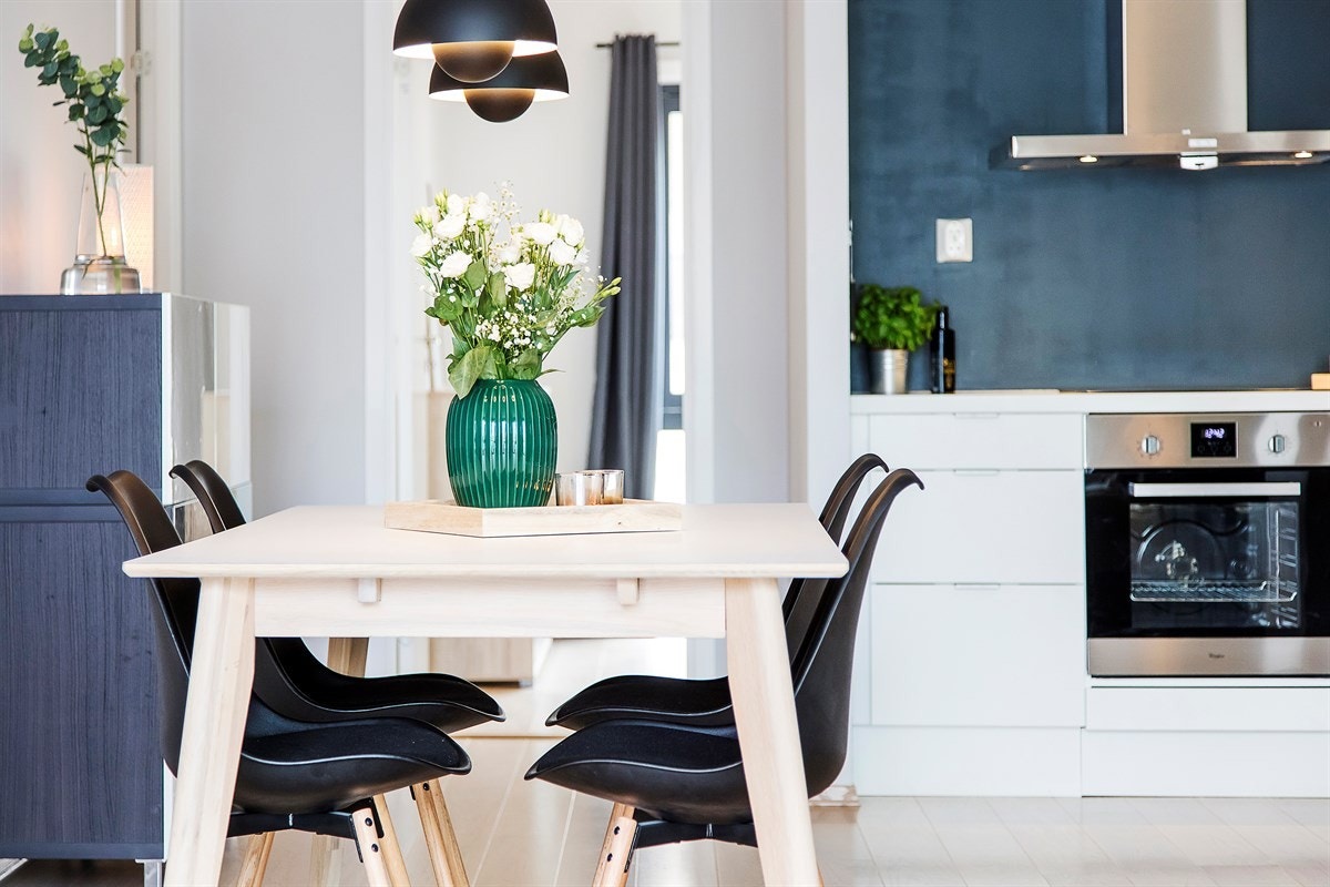 Her har du god plass til å inviterte kjente og kjære på en bedre middag. Galleribilde