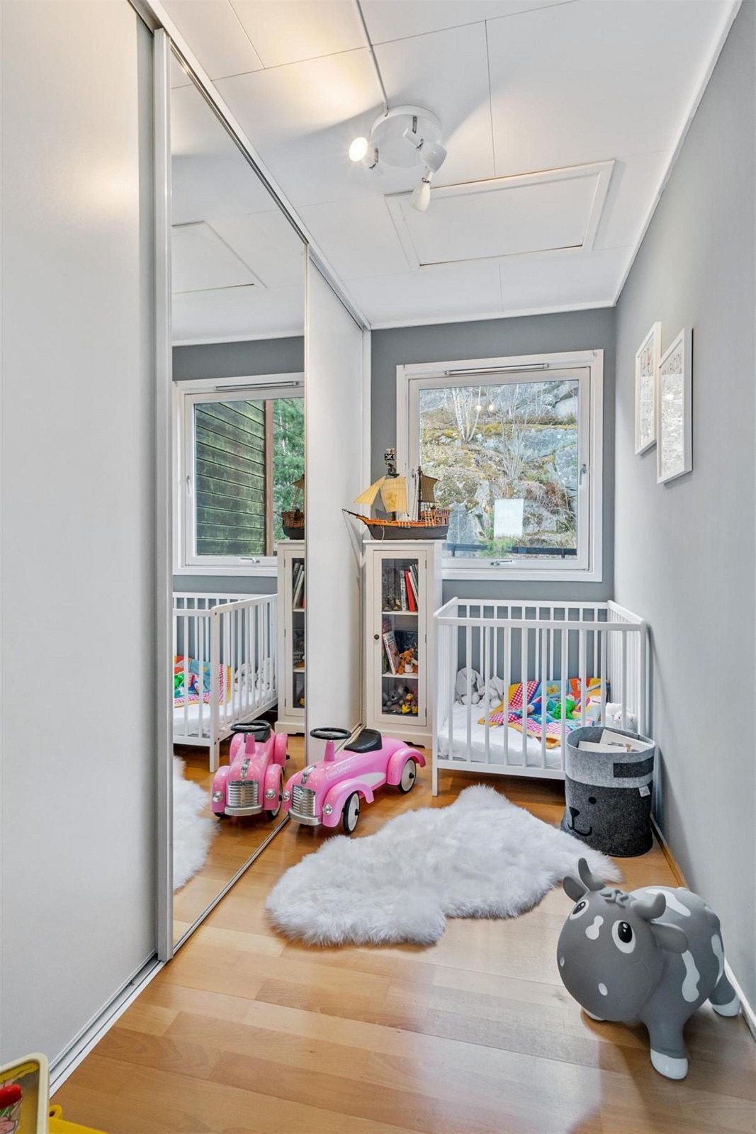 Soverom #3. Nyere garderobe og plass til enkeltseng. Galleribilde