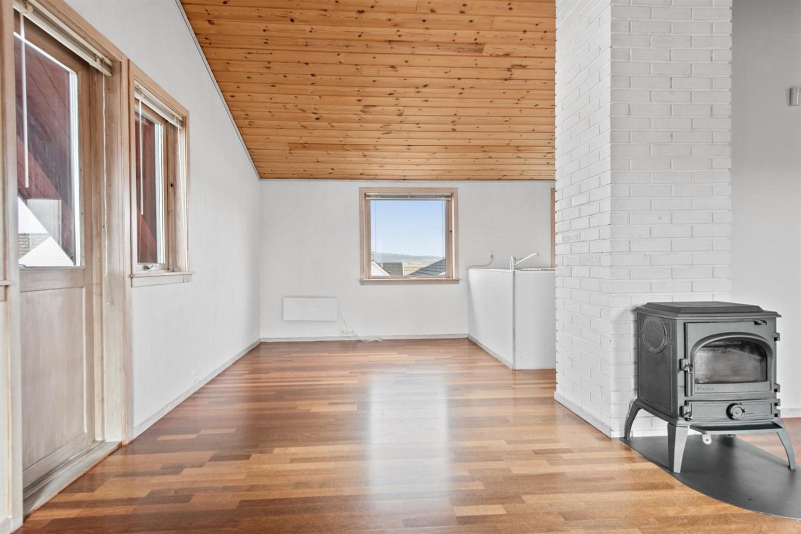 Her er det god plass til å møblere med både sittegrupper og salongbord. Galleribilde