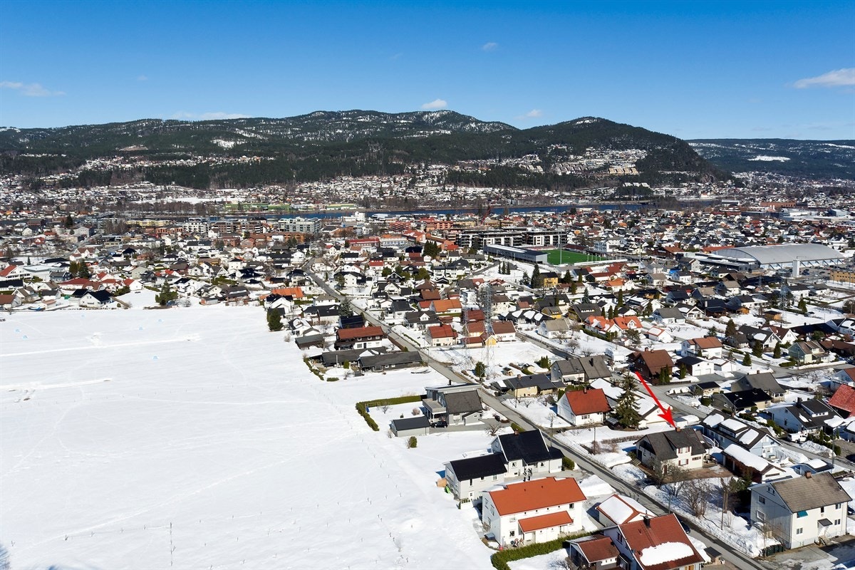 Et stort pluss er den fine utsikten som strekker seg mot skogkledde åser. Galleribilde