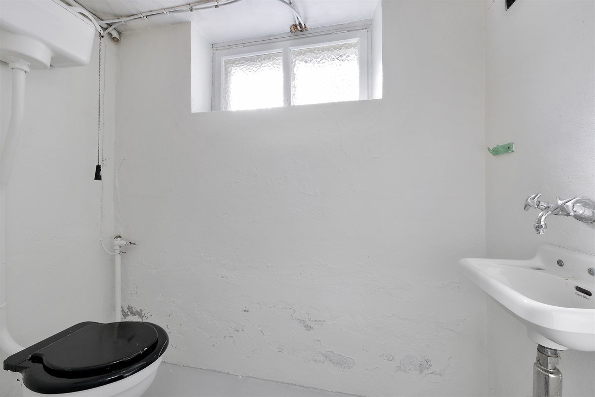 Det er også separat wc i kjelleren. Galleribilde