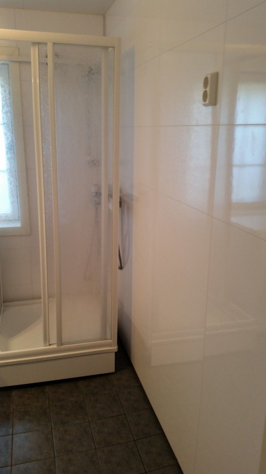 Svært moderne bad, vaske - og dusjrom Galleribilde