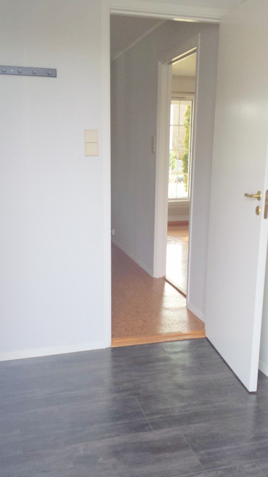 Praktisk og åpent inngangsparti med bod Galleribilde