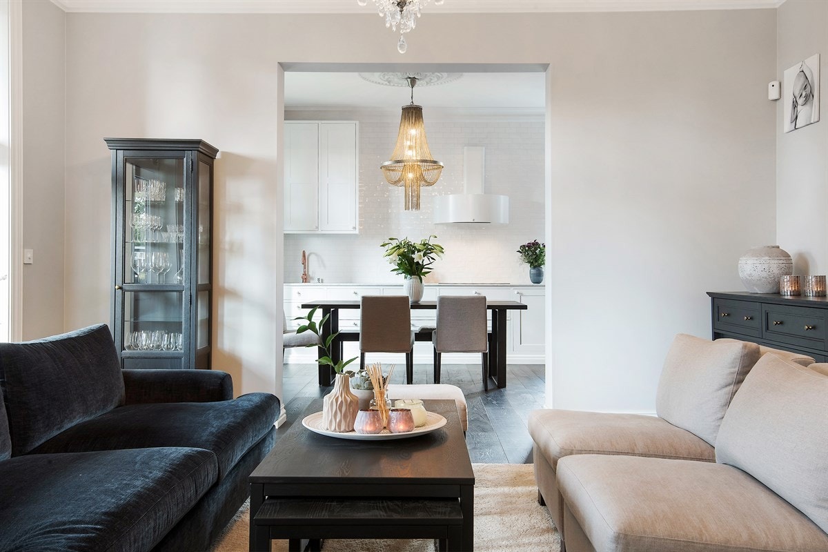 Stue med kjøkken i bakgrunnen Galleribilde