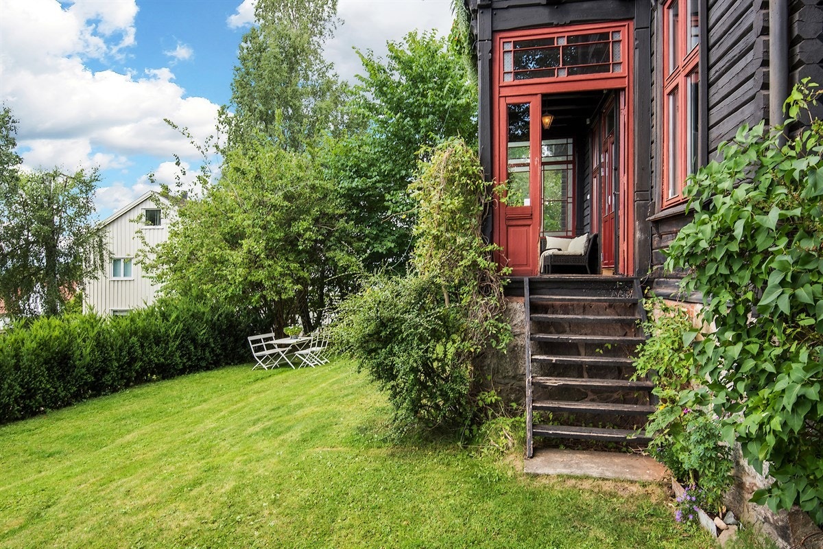 Seksjonen har utgang til hage Galleribilde