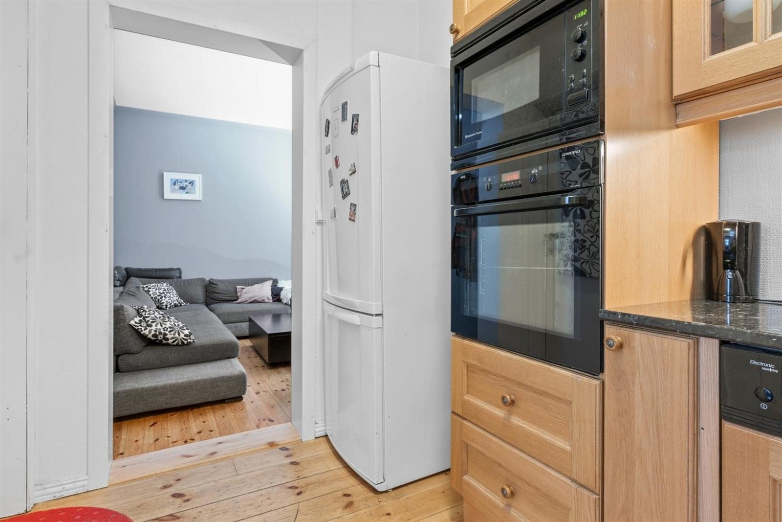 Integrerte hvitevarer og ventilator. Galleribilde