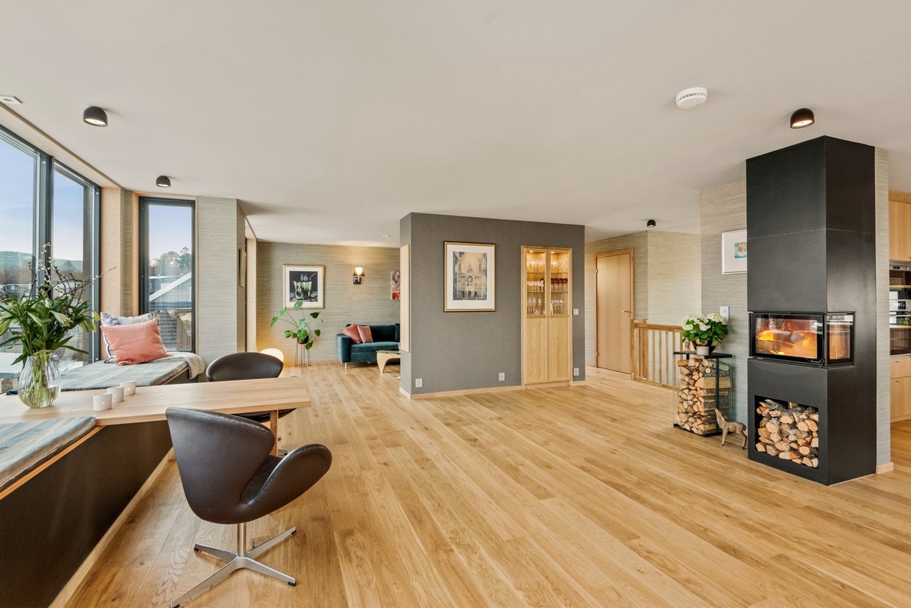 En god størrelse, luftig atmosfære og nydelig estetikk gjør boligen til et hjem å være stolt av. Galleribilde