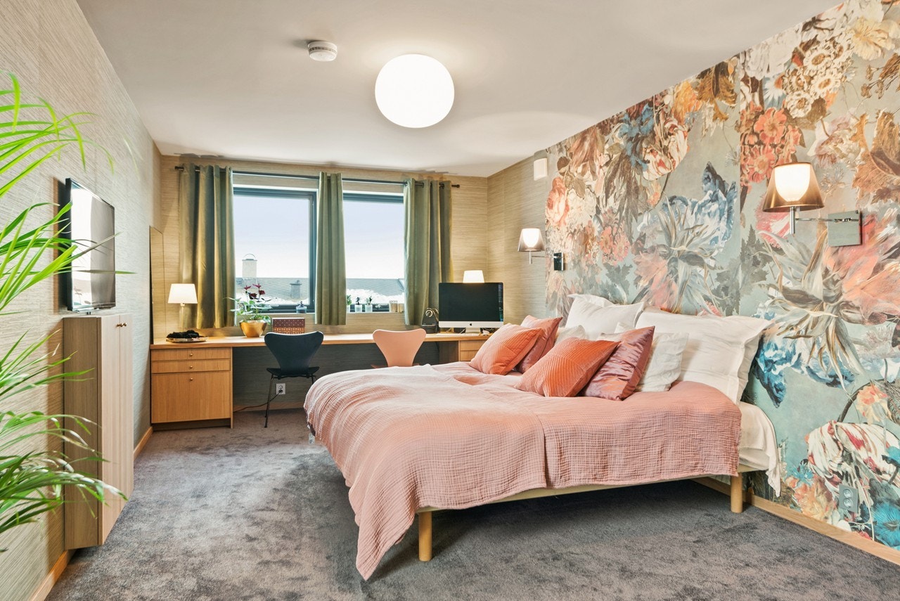 Eneboligen har tre pene soverom, alle beliggende i andre etasje. Galleribilde