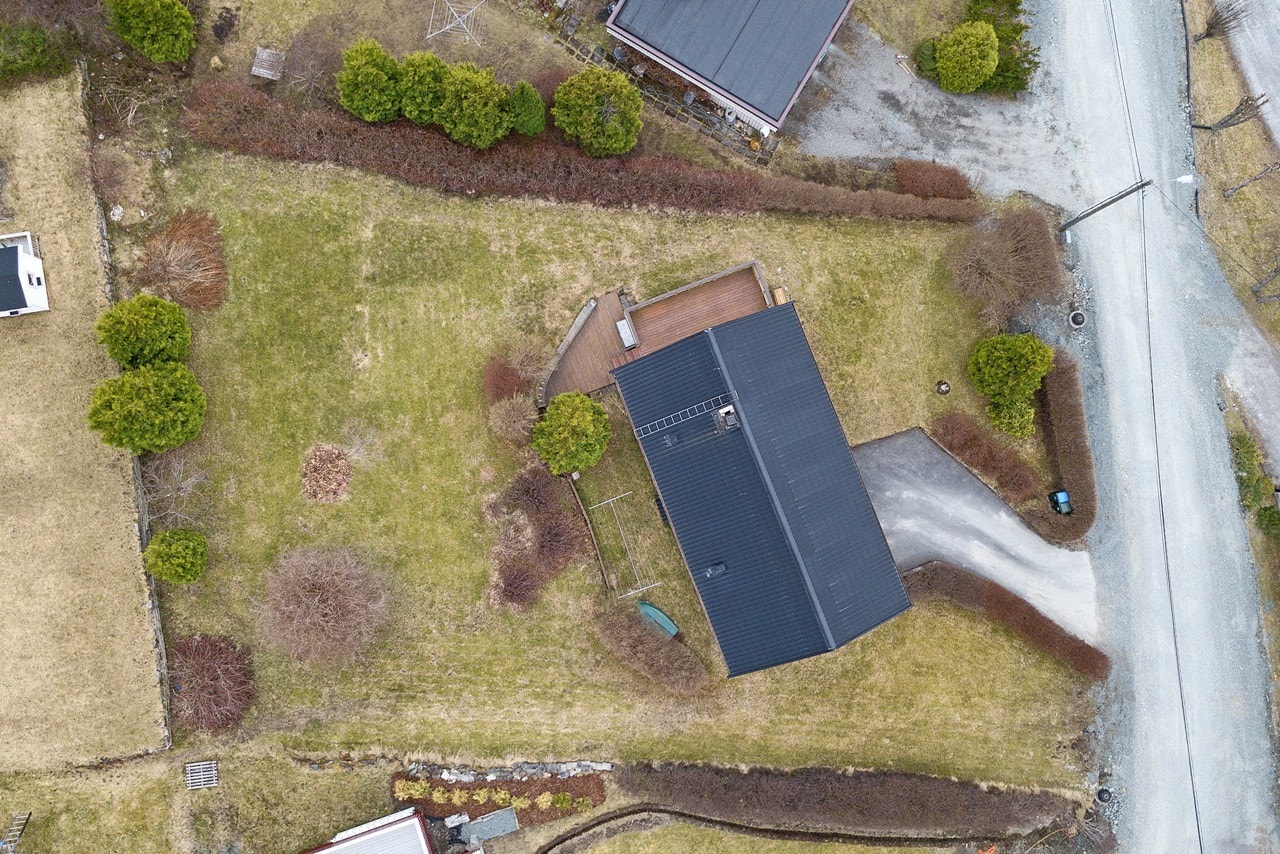 Eiendommens tomtestørrelse er av god størrelse og er på 1,2 mål. Galleribilde