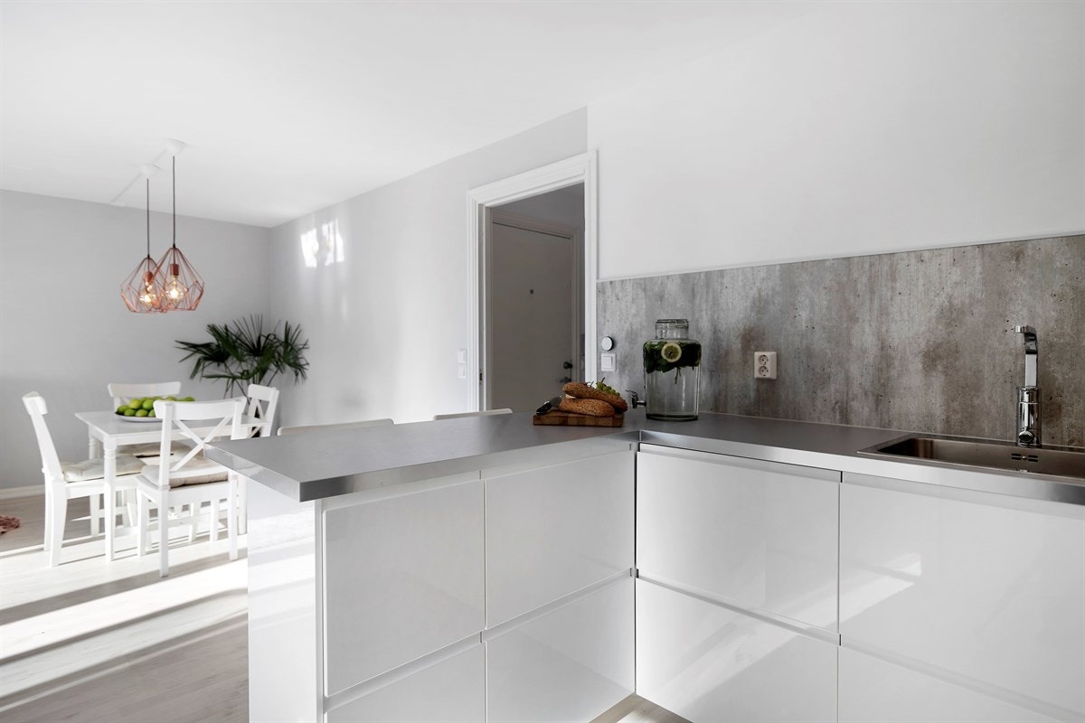 Lekkert og nyoppusset kjøkken med moderne uttrykk. Galleribilde