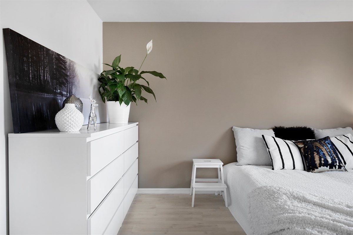 God plass til garderobeskap/kommoder. Galleribilde