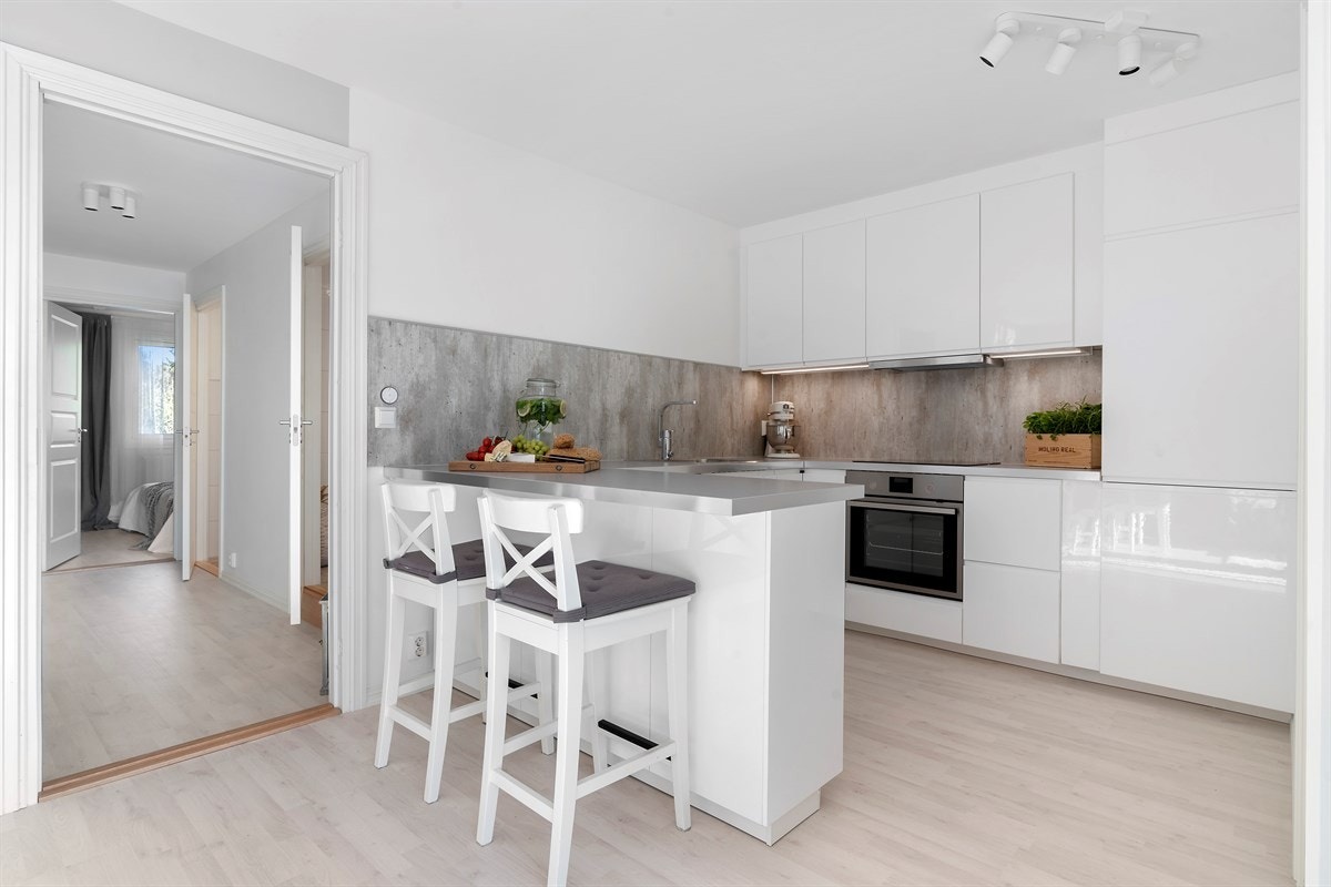 Mohsin Ali v/ Eie Eiendomsmegling har gleden av å presentere en nyoppusset 4-roms leilighet! Galleribilde