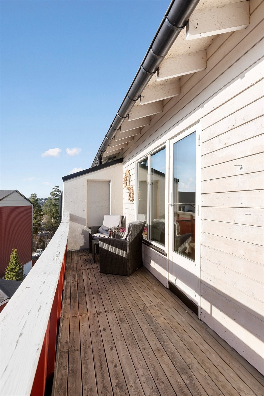 Hyggelig vestvendt balkong med gode solforhold. Galleribilde