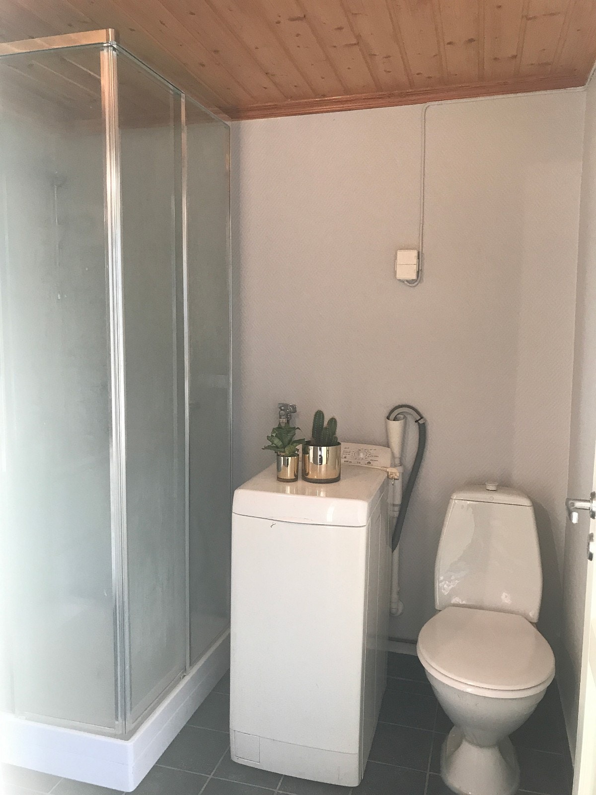 Vaskemaskin og toalett Galleribilde