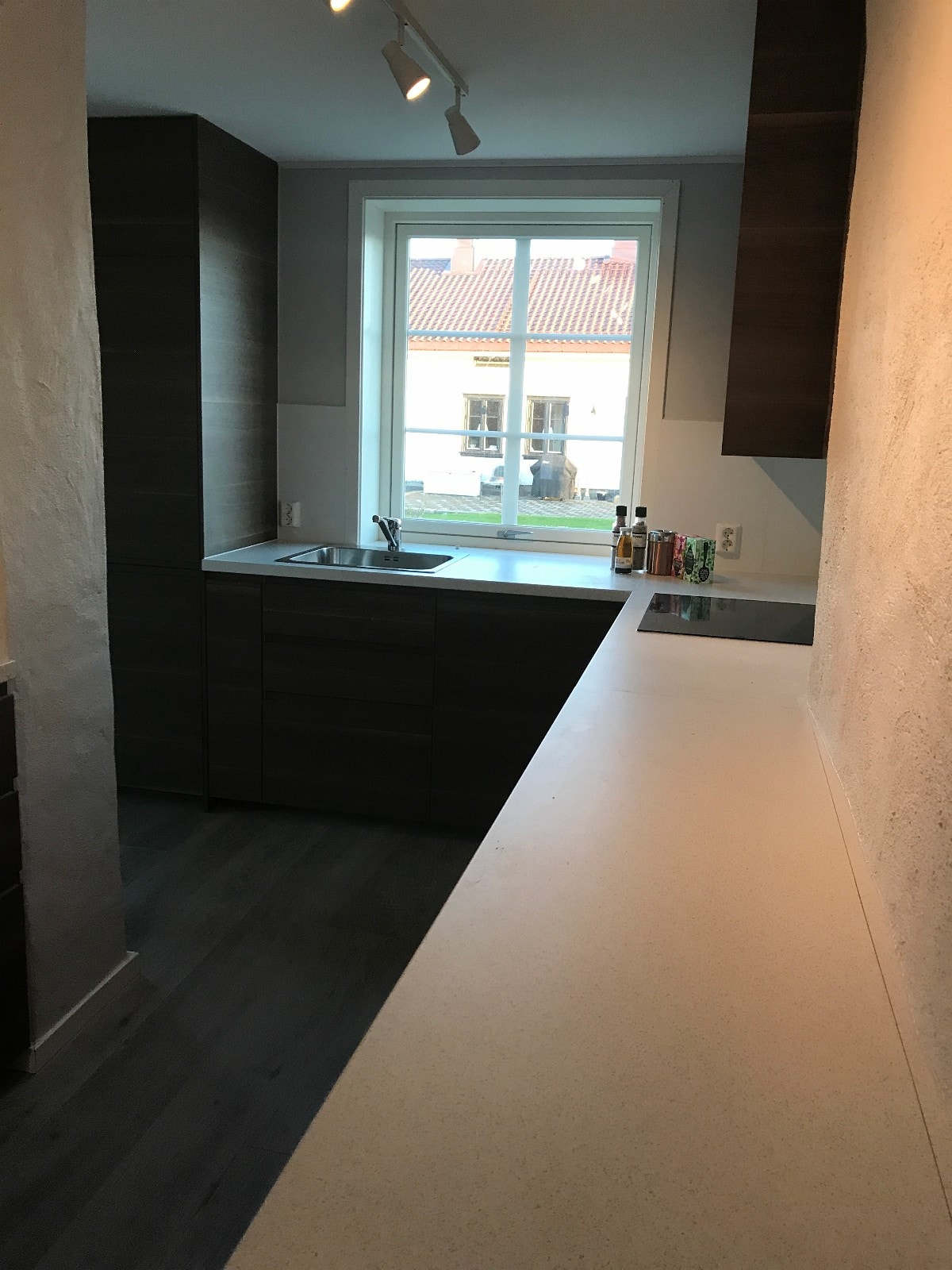 Fin lang kjøkkenbenk Galleribilde